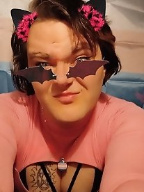 Red hair with a grey dress