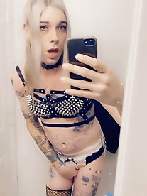 Tiny Tan Pleases Herself