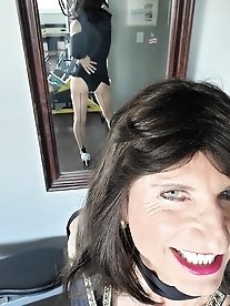 Kinky looking shemale sluts are posing without clothes for a good time